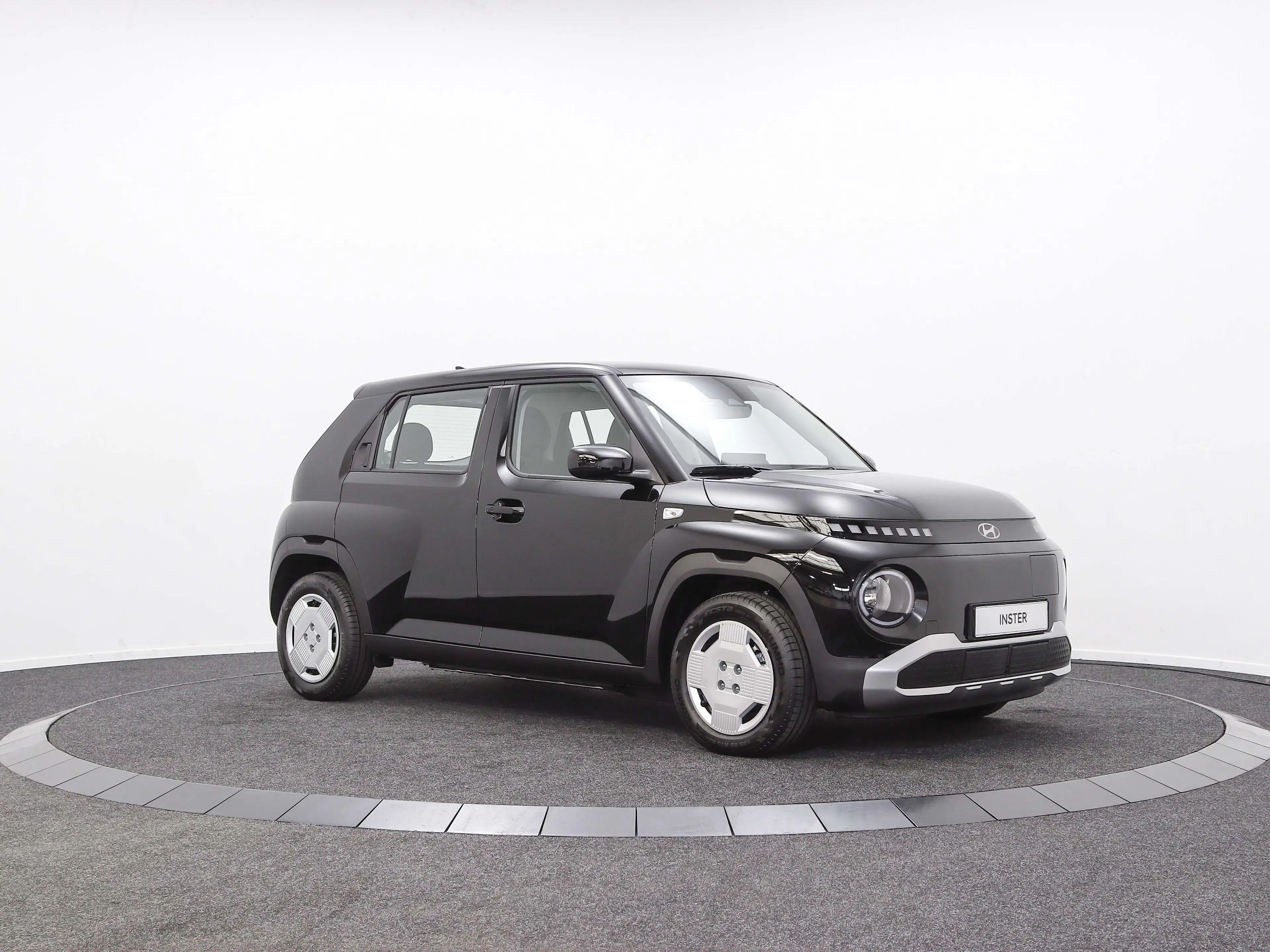 Hyundai Inster Electric 49 kWh E-Motion (Abyss Black Pearl) — photo 10