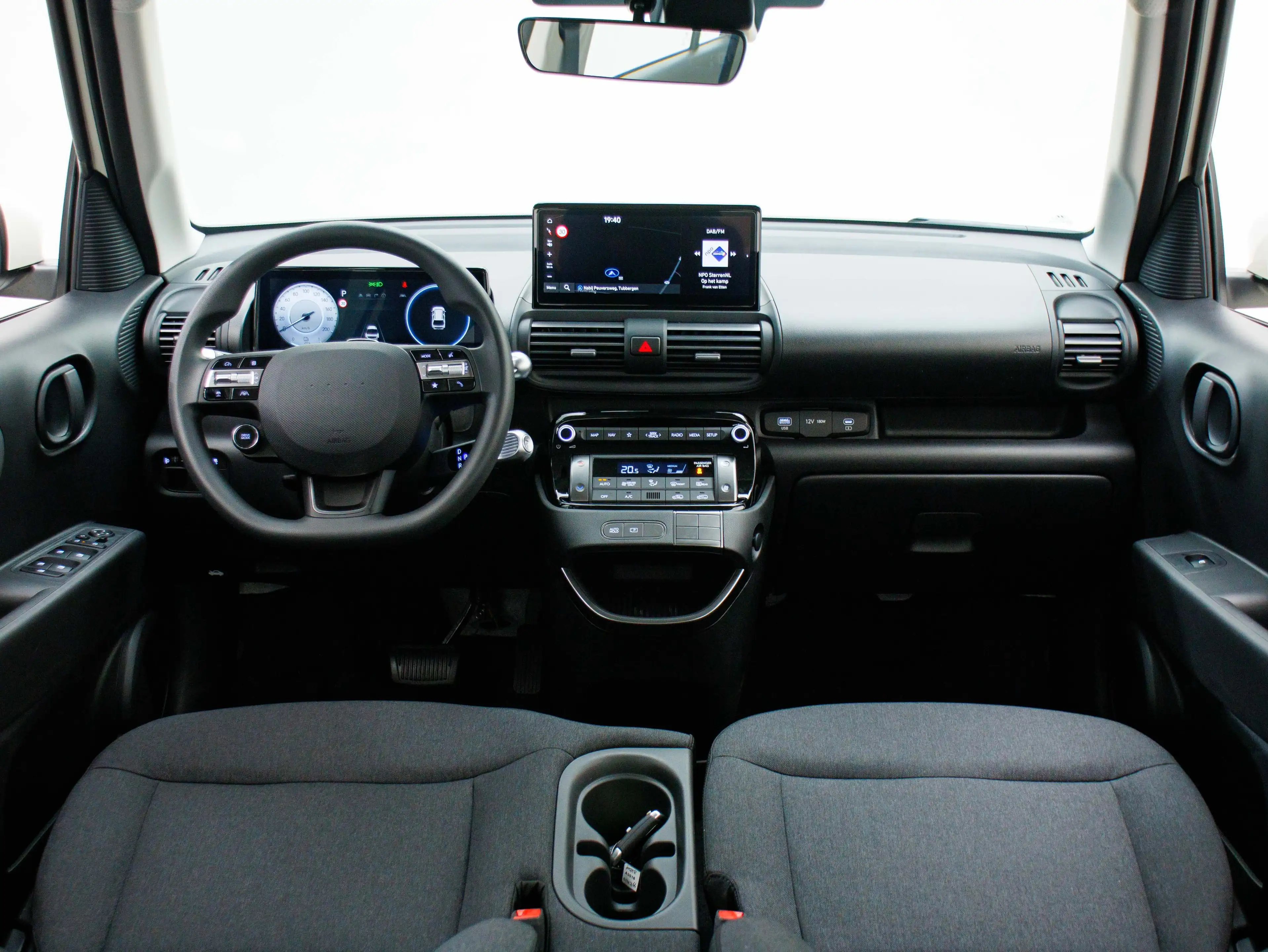 Hyundai Inster Electric 49 kWh E-Motion (Abyss Black Pearl) — photo 15