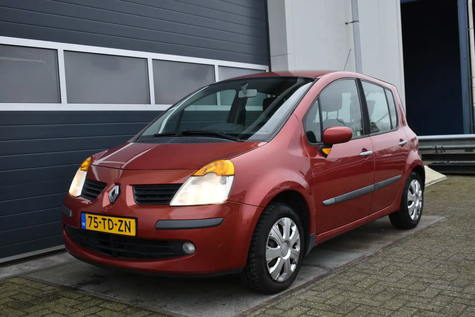 Renault Modus 1.6-16V Authentique Basis nieuwe apk!! Червоний - 1