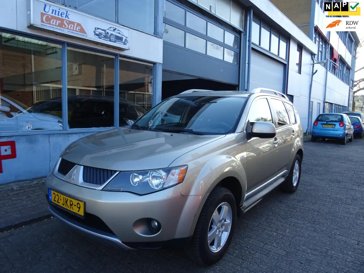 Mitsubishi Outlander 2.4 Inspire 2WD Бежевий - 1