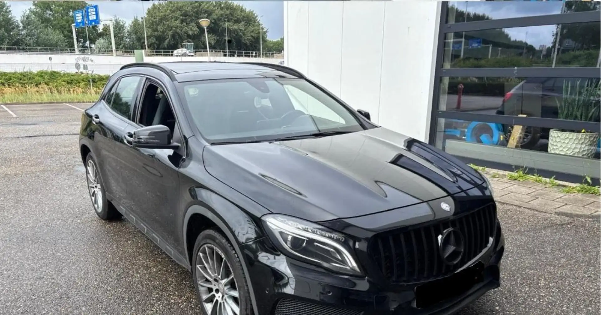 Mercedes-Benz GLA 180 AMG Line | Panoramisch Dak | Multispaak AMG Velgen Noir - 2