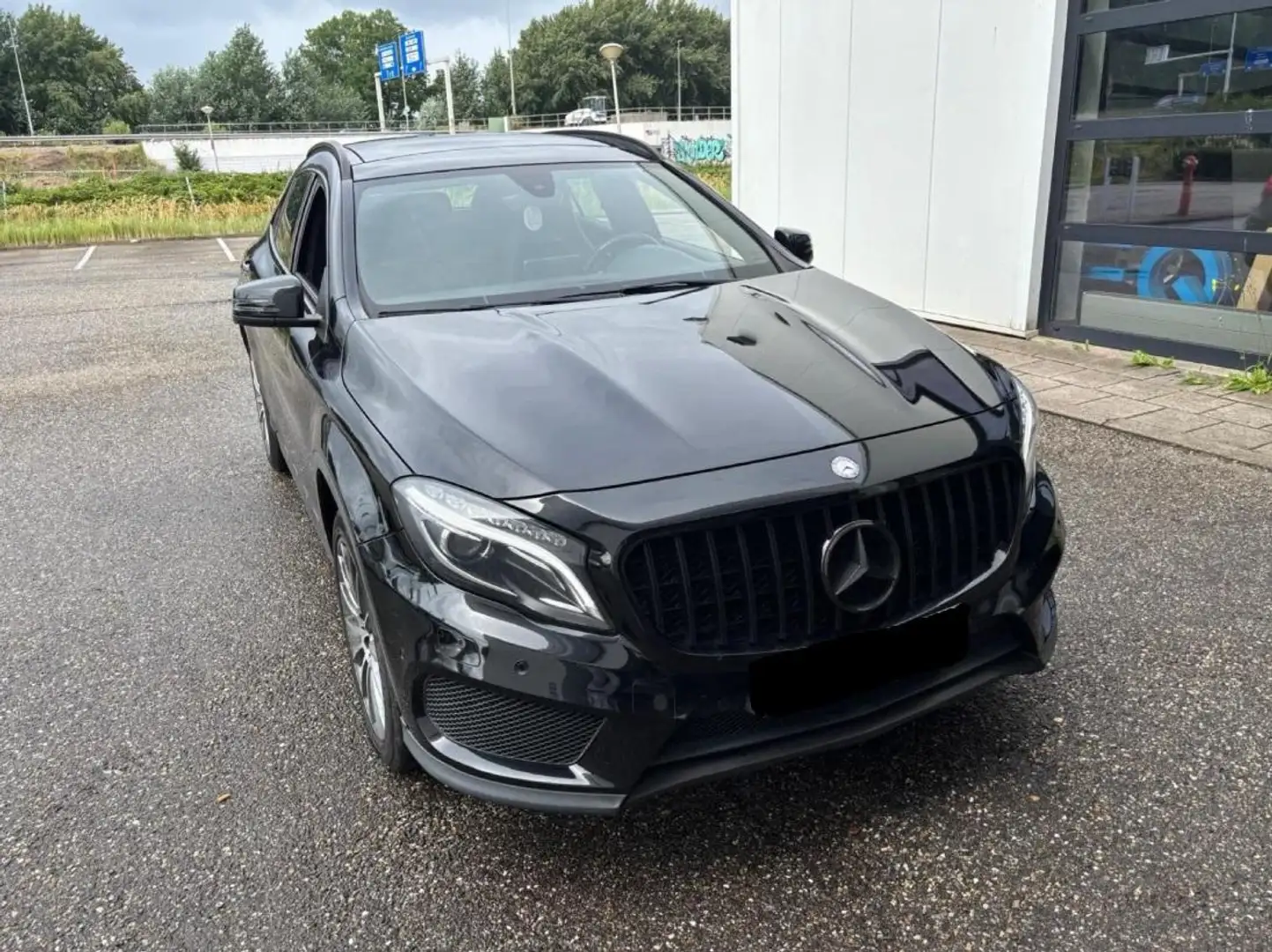 Mercedes-Benz GLA 180 AMG Line | Panoramisch Dak | Multispaak AMG Velgen Noir - 1