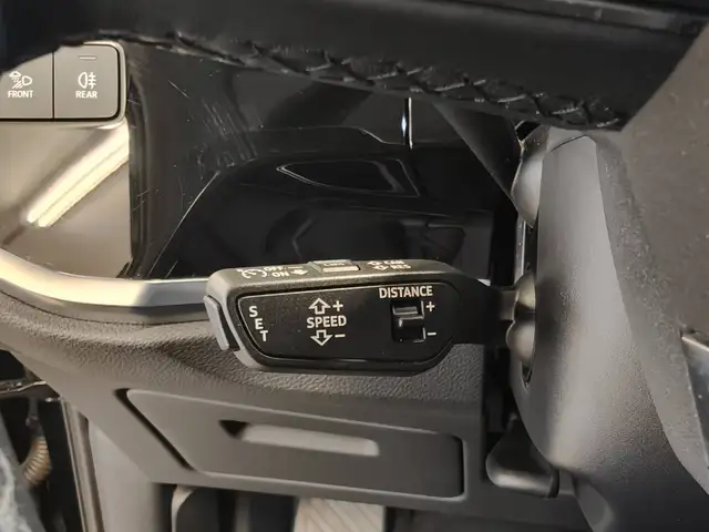 Audi Q3 view 10