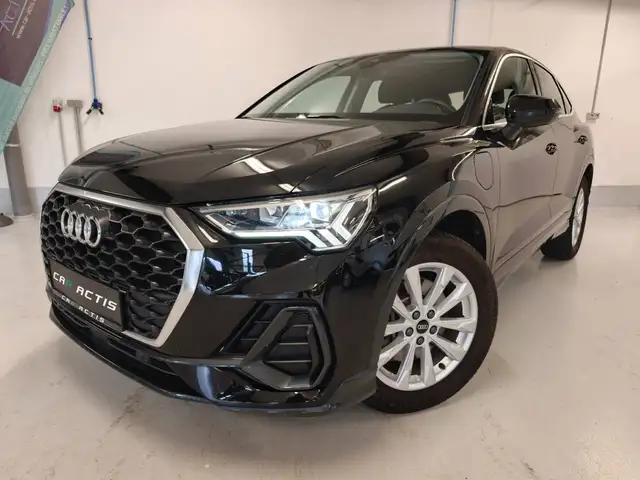 Audi Q3 view 3