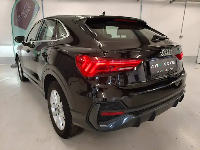 Audi Q3 view 6
