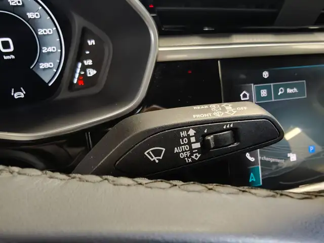 Audi Q3 view 11