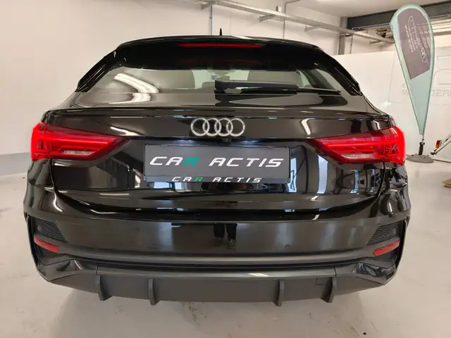 Audi Q3 view 5