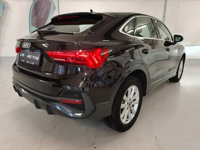 Audi Q3 view 4