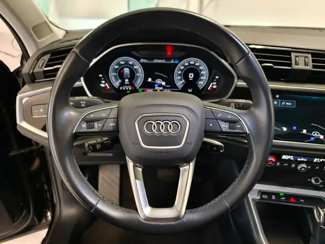 Audi Q3 view 9