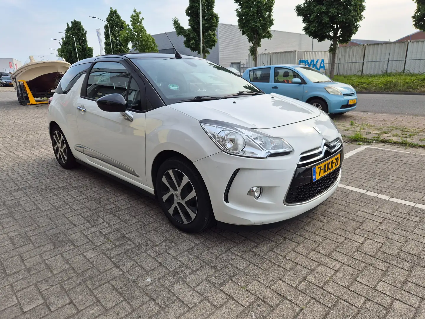 Citroen DS3 DS3 cabrio 1.2 VTi so Chic Wit - 2