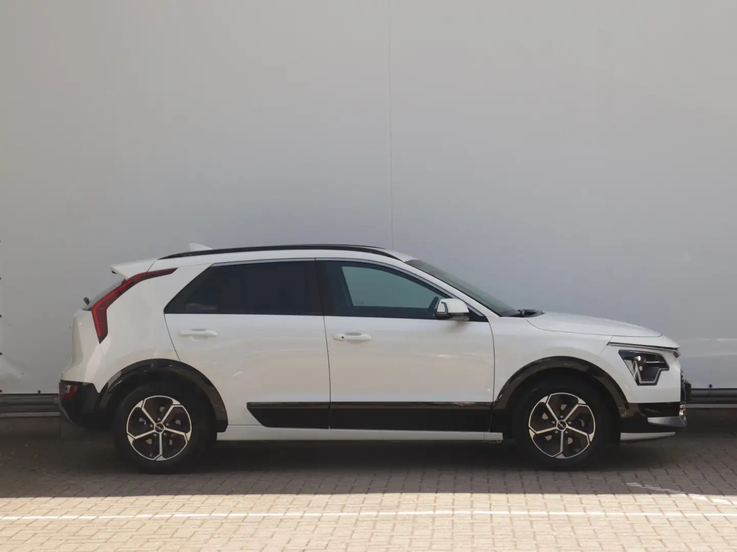 Kia Niro 1.6 GDi PHEV DynamicPlusLine | Achteruitrijcamera Wit - 2