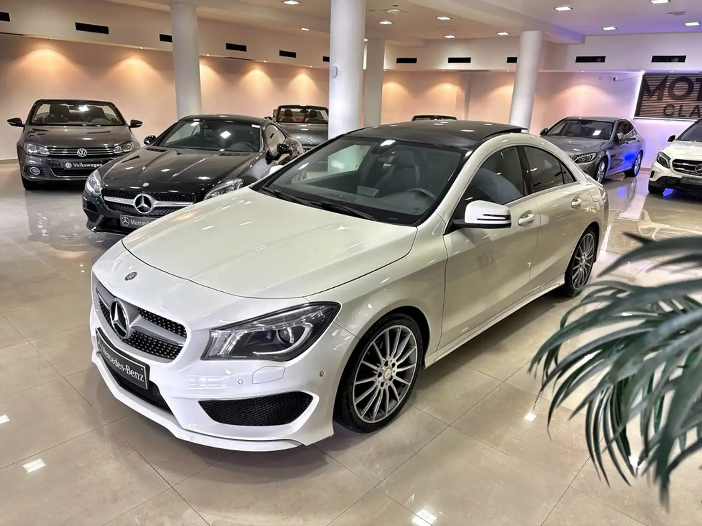Mercedes-Benz CLA 200 AMG Line Blanc - 1