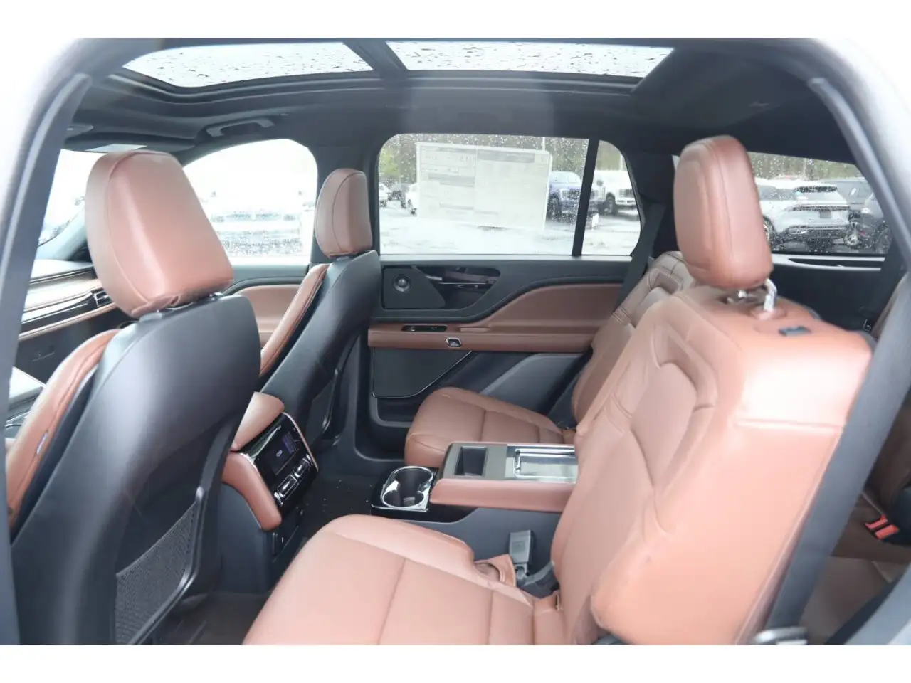Lincoln Aviator снимка Lincoln Aviator