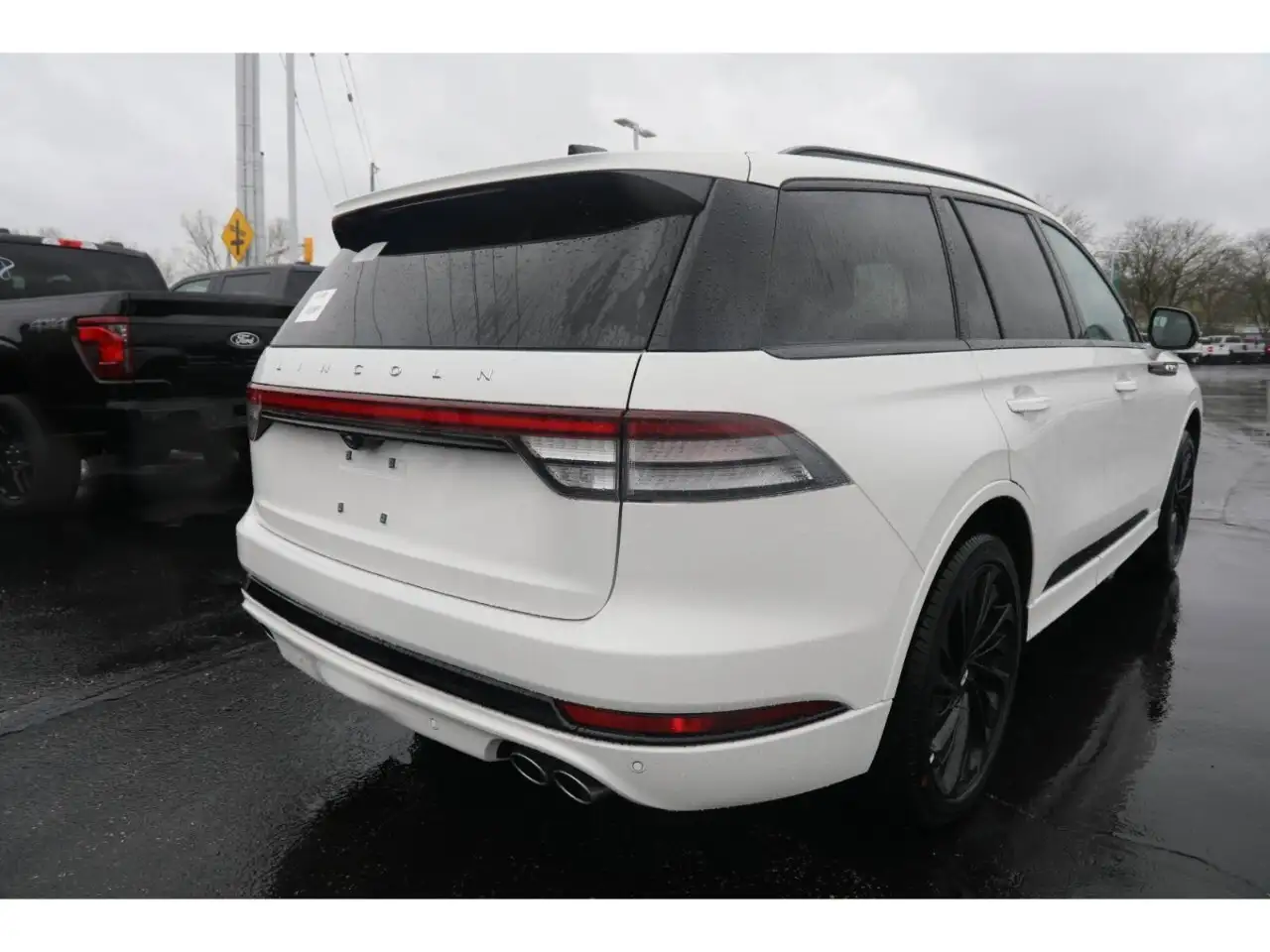 Lincoln Aviator снимка Lincoln Aviator
