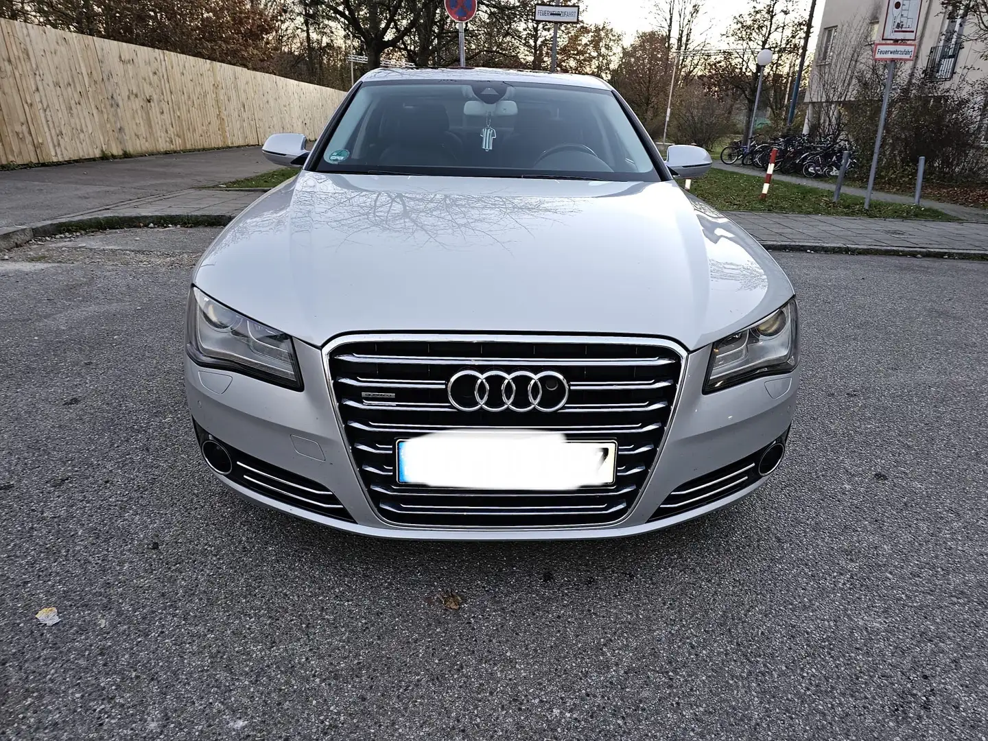 Audi A8 4.2 TDI quattro Grau - 2
