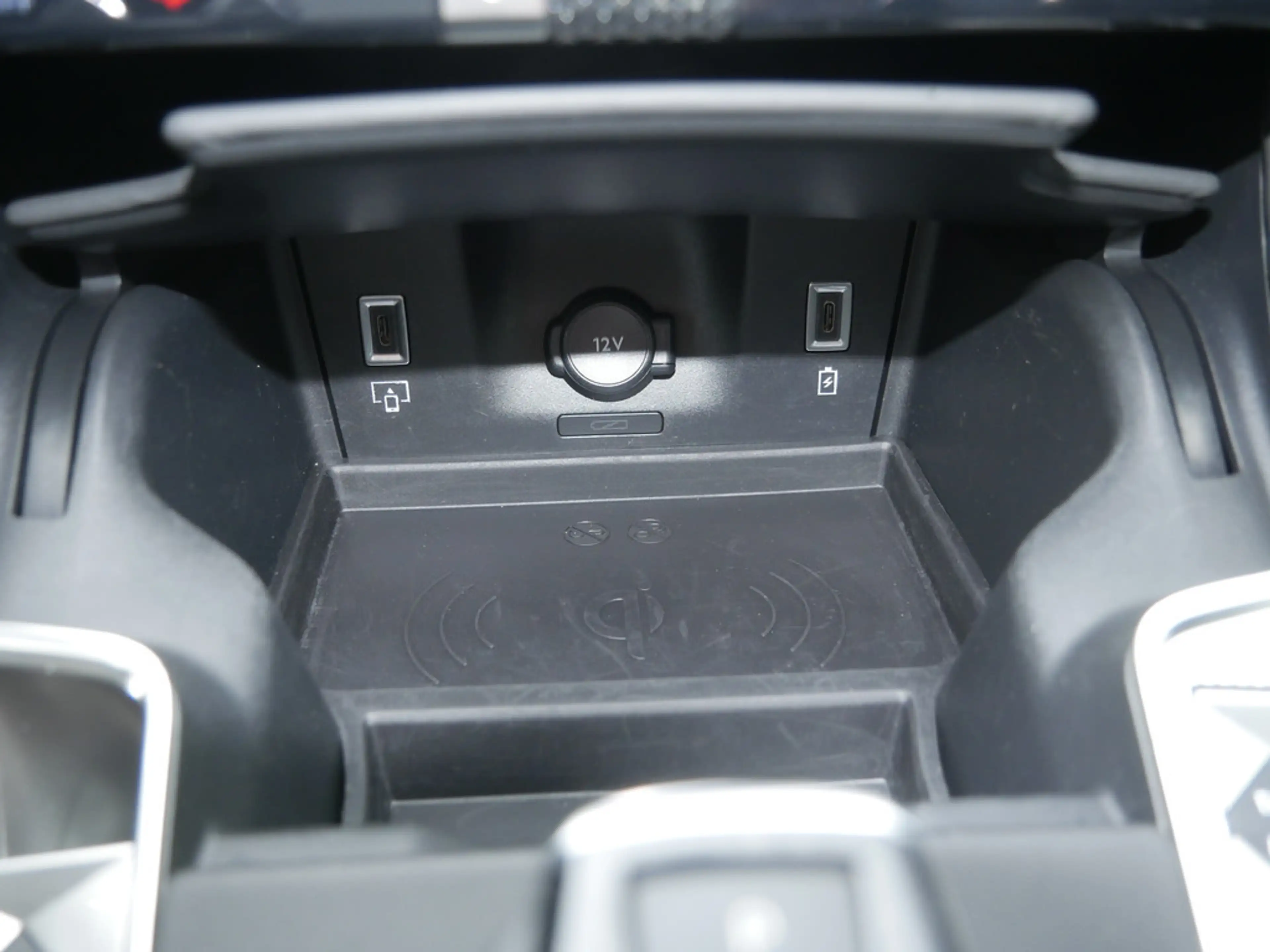 DS Automobiles DS 7 Crossback Opera BlueHDi 130 PANO 360° — photo 11