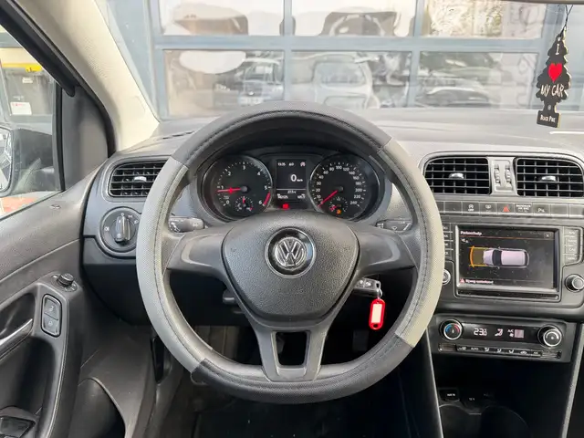 Volkswagen Polo view 8