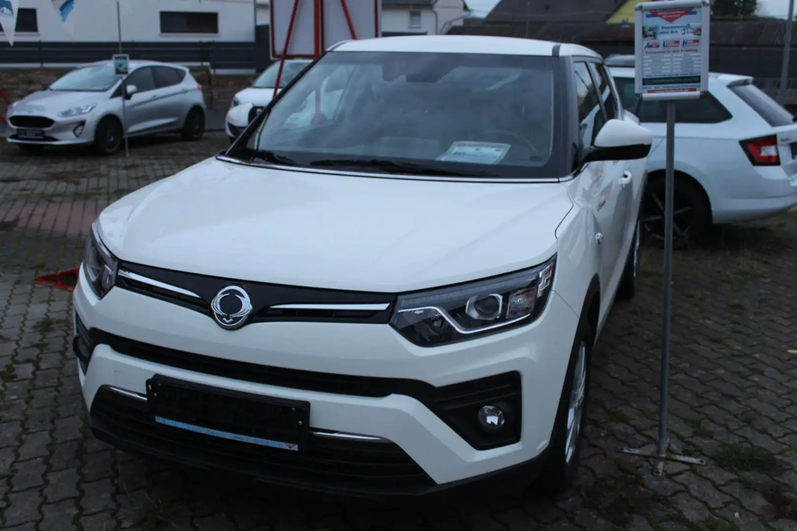 SsangYong Tivoli 1.5 T-GDi Amber 2WD Weiß - 1