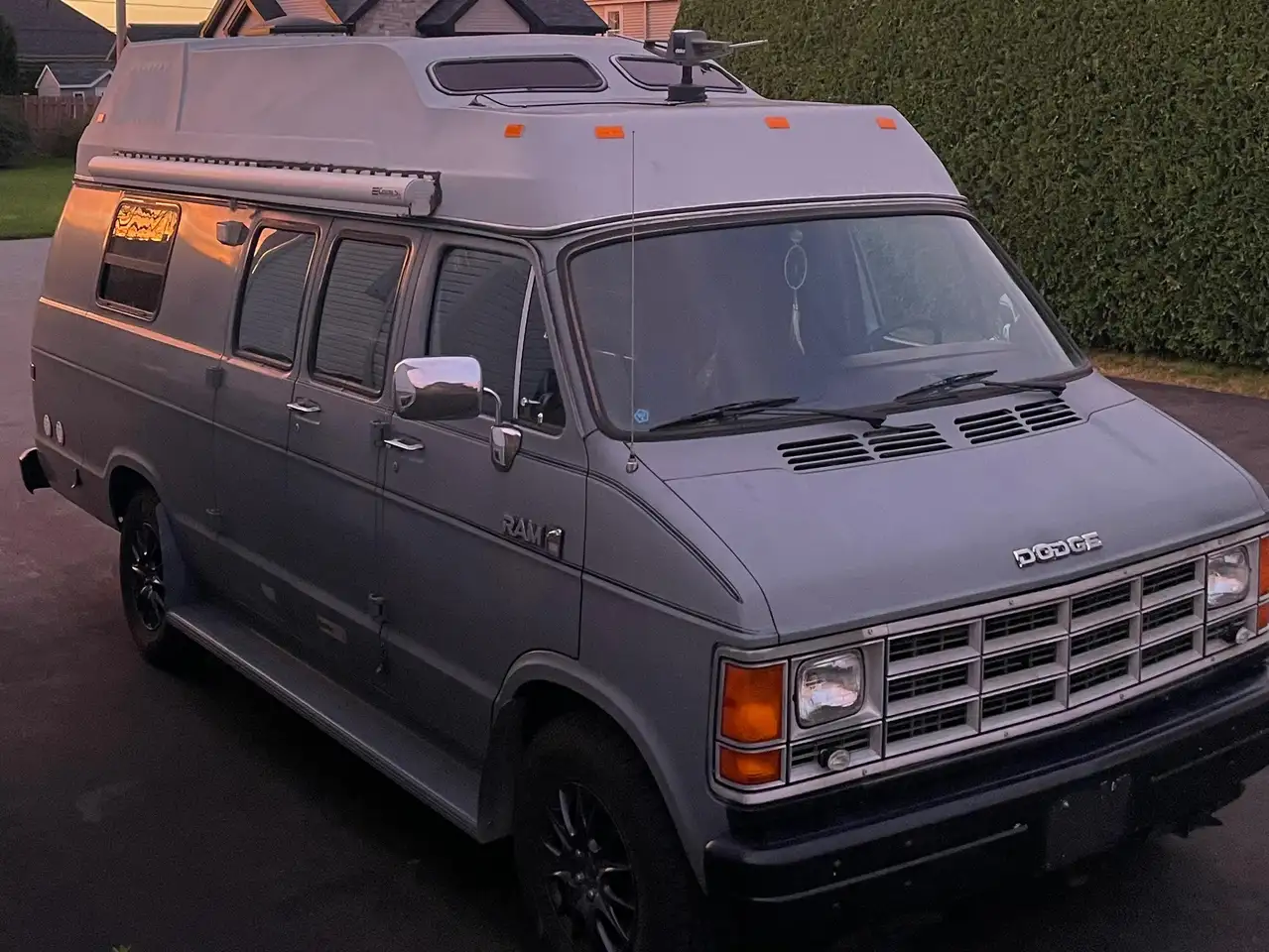 1989 Dodge B Series photo 1989 Dodge B Series