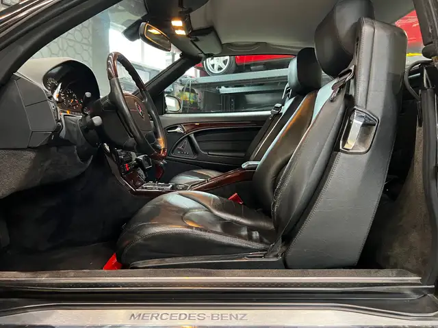Mercedes-Benz SL view 16