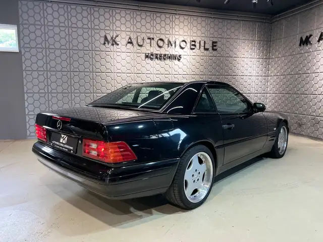 Mercedes-Benz SL view 10
