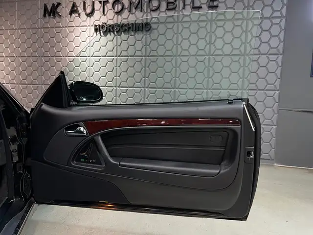 Mercedes-Benz SL view 25