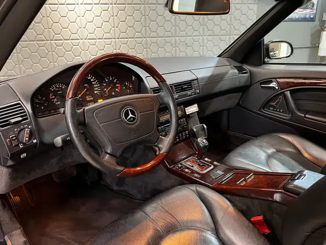 Mercedes-Benz SL view 17