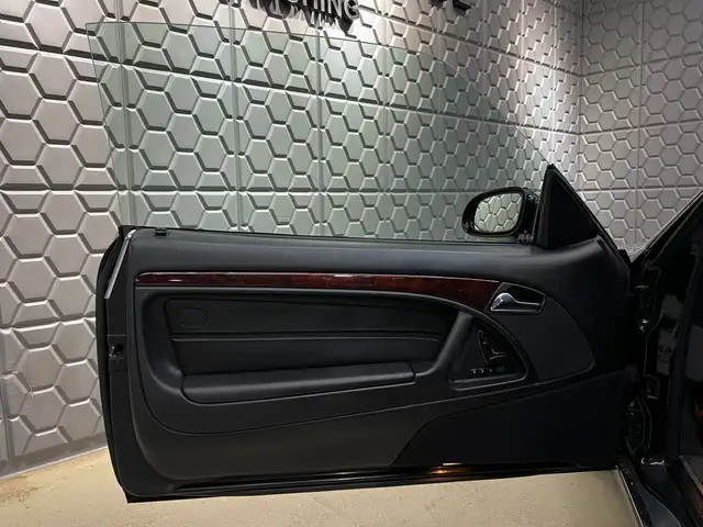 Mercedes-Benz SL view 13