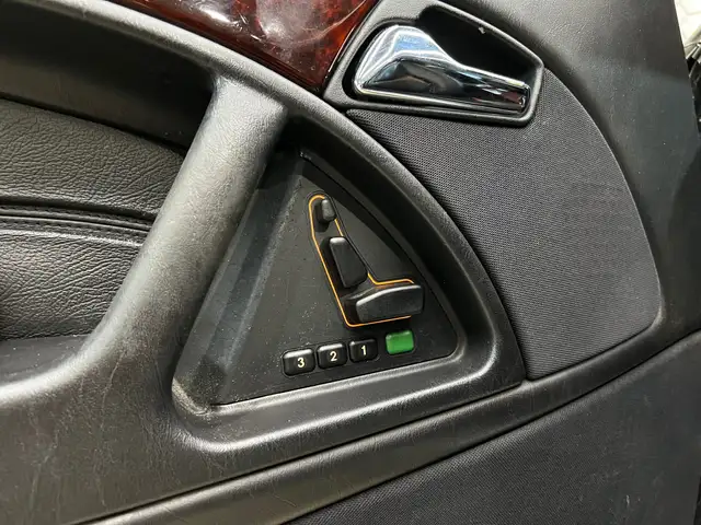 Mercedes-Benz SL view 15