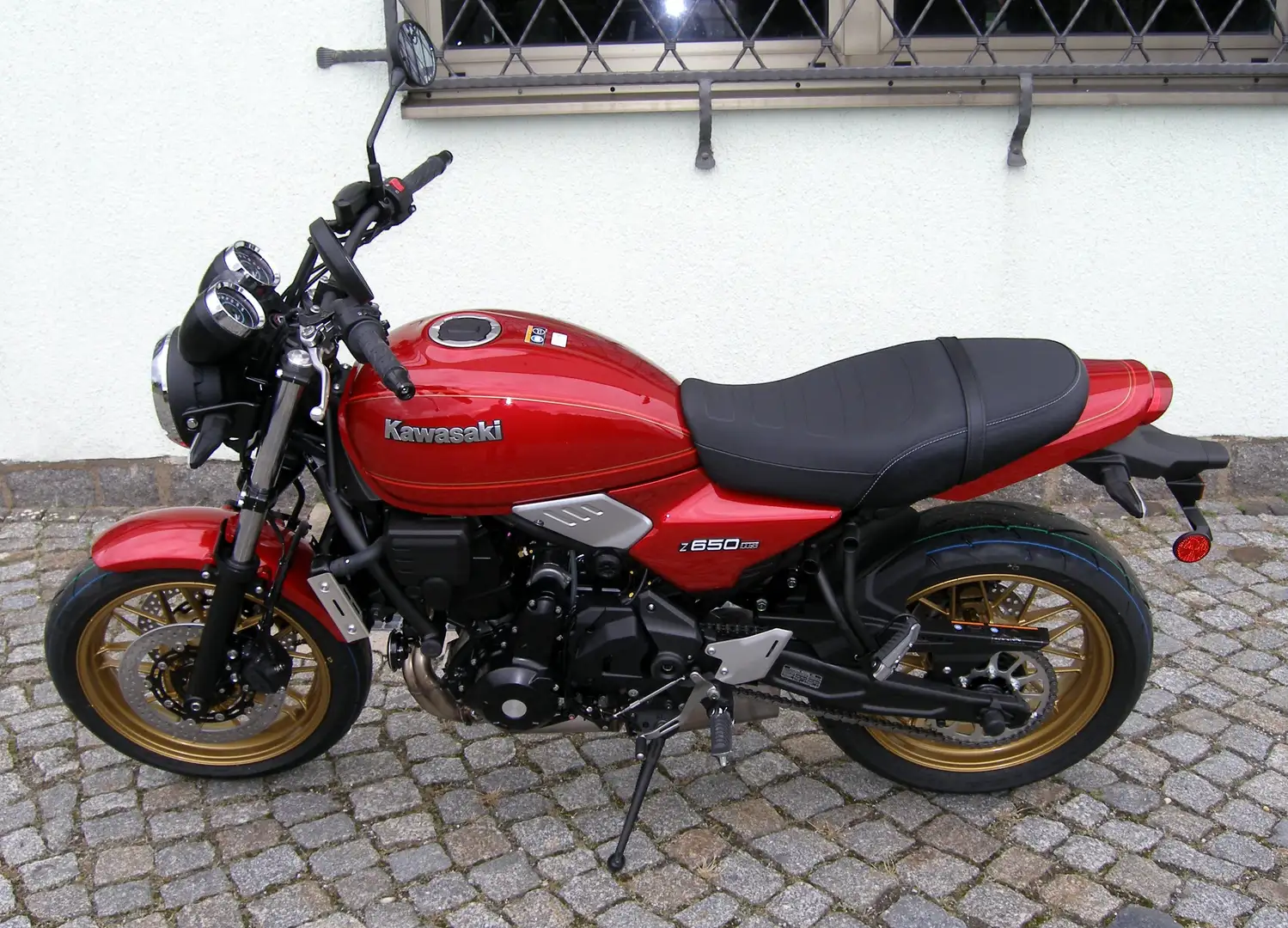 Kawasaki Z 650 RS Червоний - 1