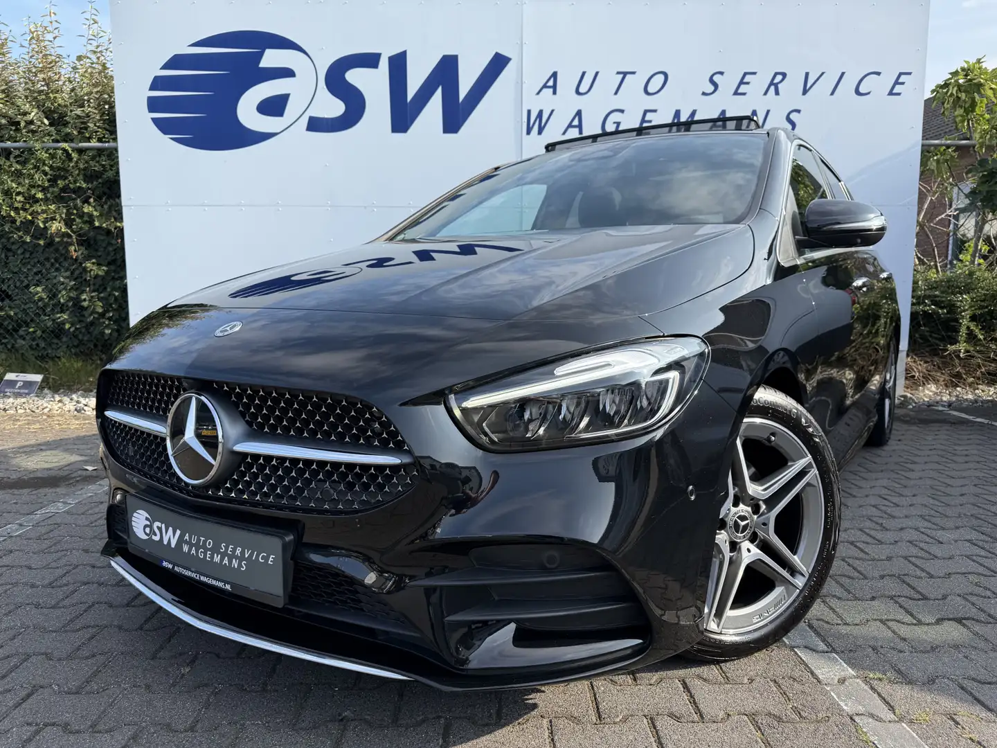 Mercedes-Benz B 200 AMG Line | Pano | Trekhaak | Memory | Camera | LED Zwart - 2