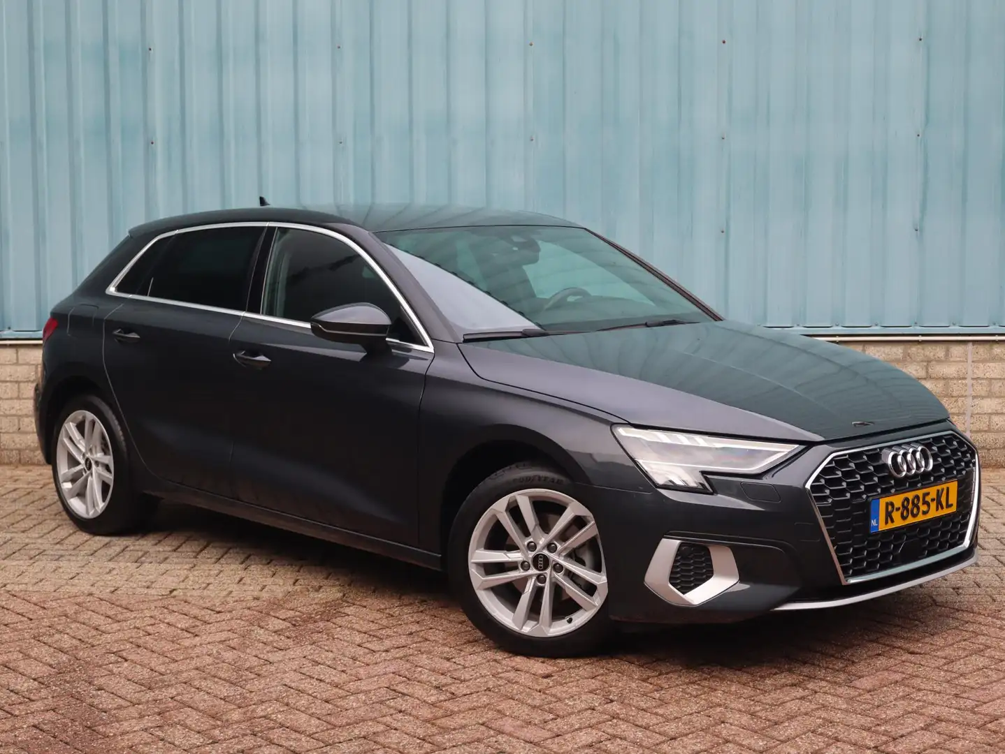 Audi A3 Sportback Advanced Edition 30 TFSI AUTOMAAT | NAVI Grijs - 2