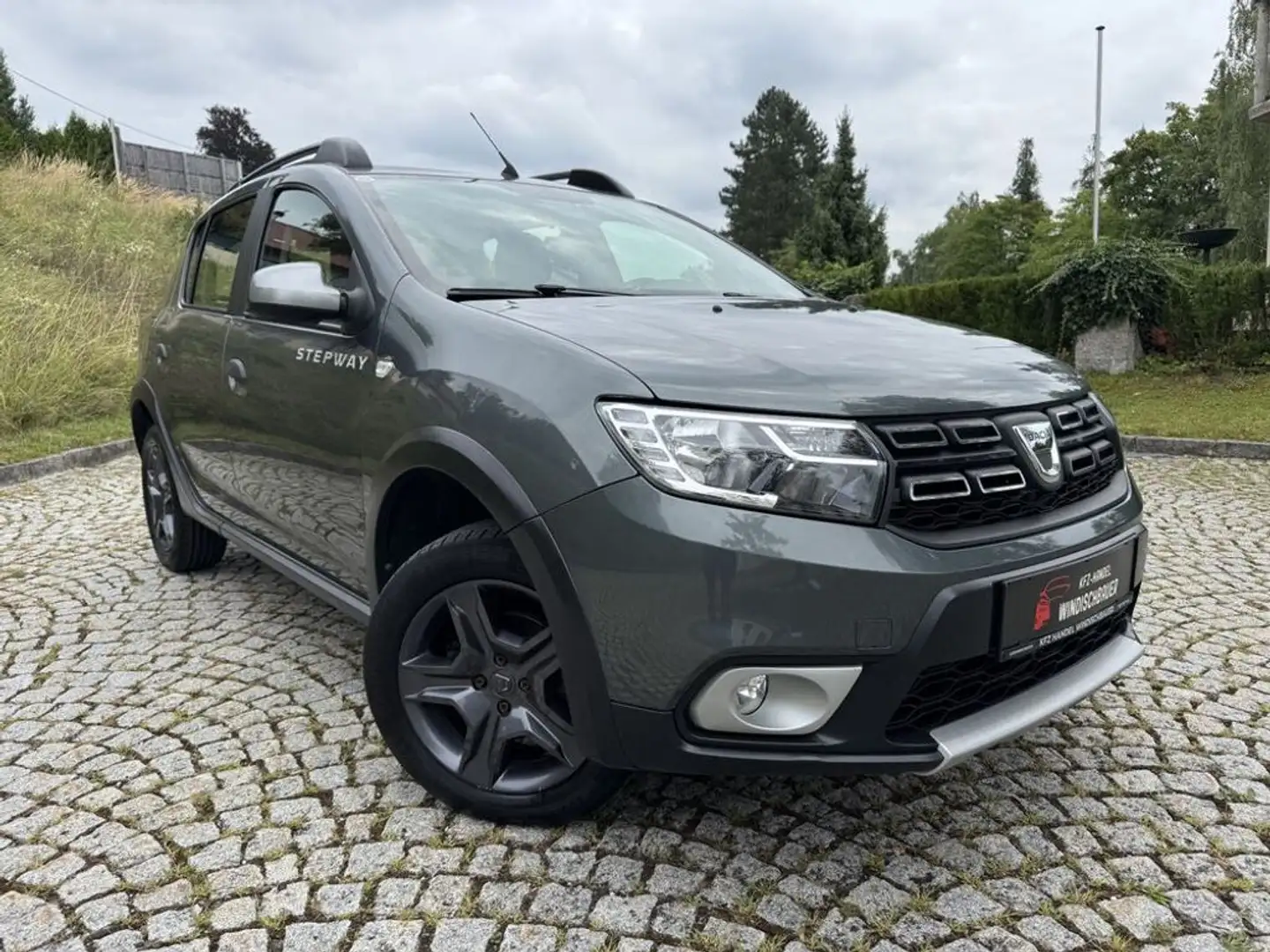 Dacia Sandero Stepway Sensation KLIMA TEMPOMAT R-KAM AHK Grau - 1