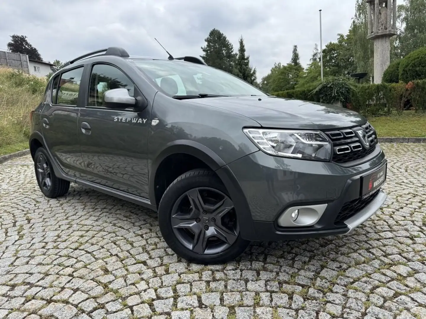 Dacia Sandero Stepway Sensation KLIMA TEMPOMAT R-KAM AHK Grau - 2