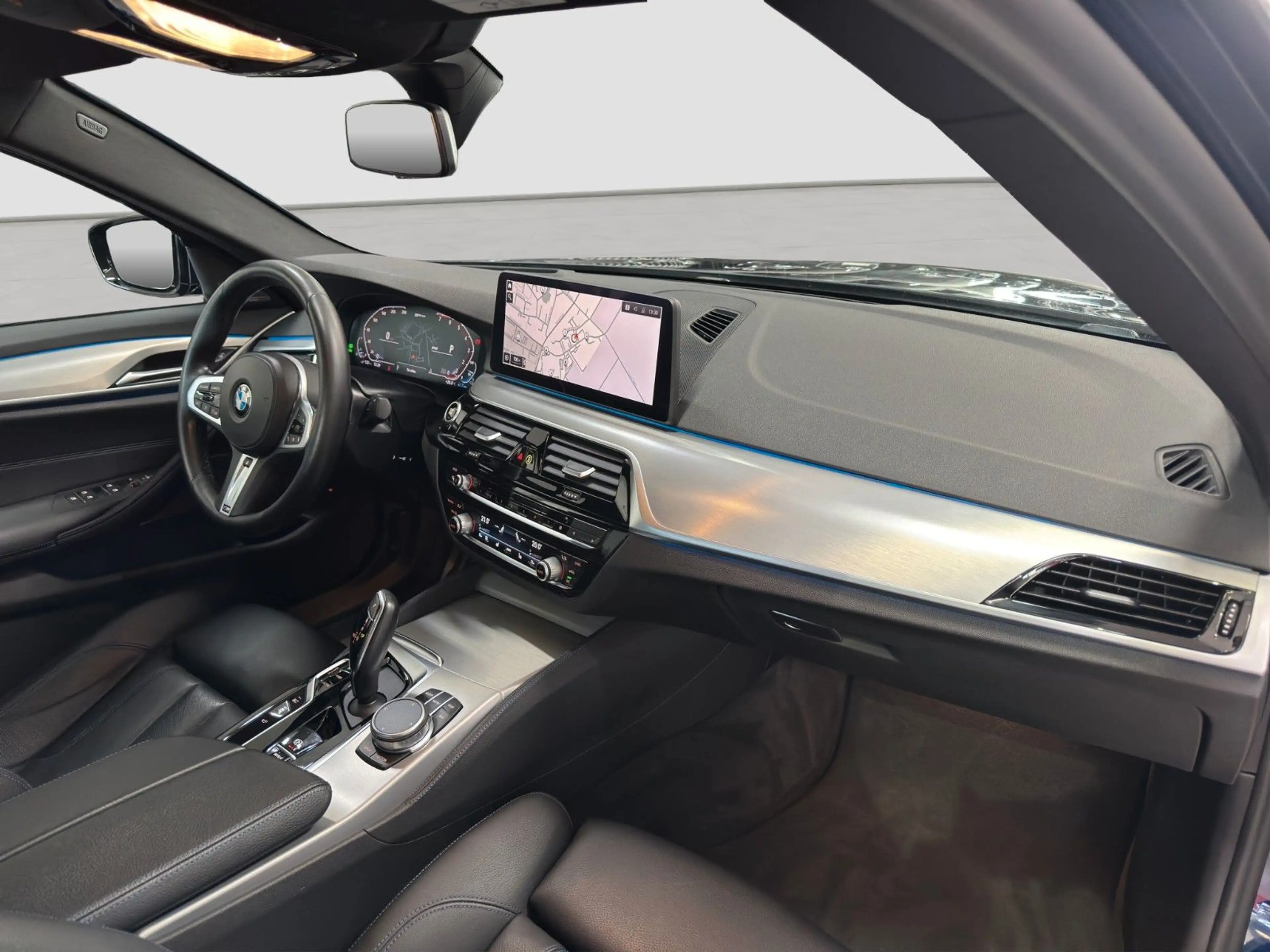 BMW 545 e xDr M-SPORT LC.PRO CARPLAY H/K HUD 360° — photo 10