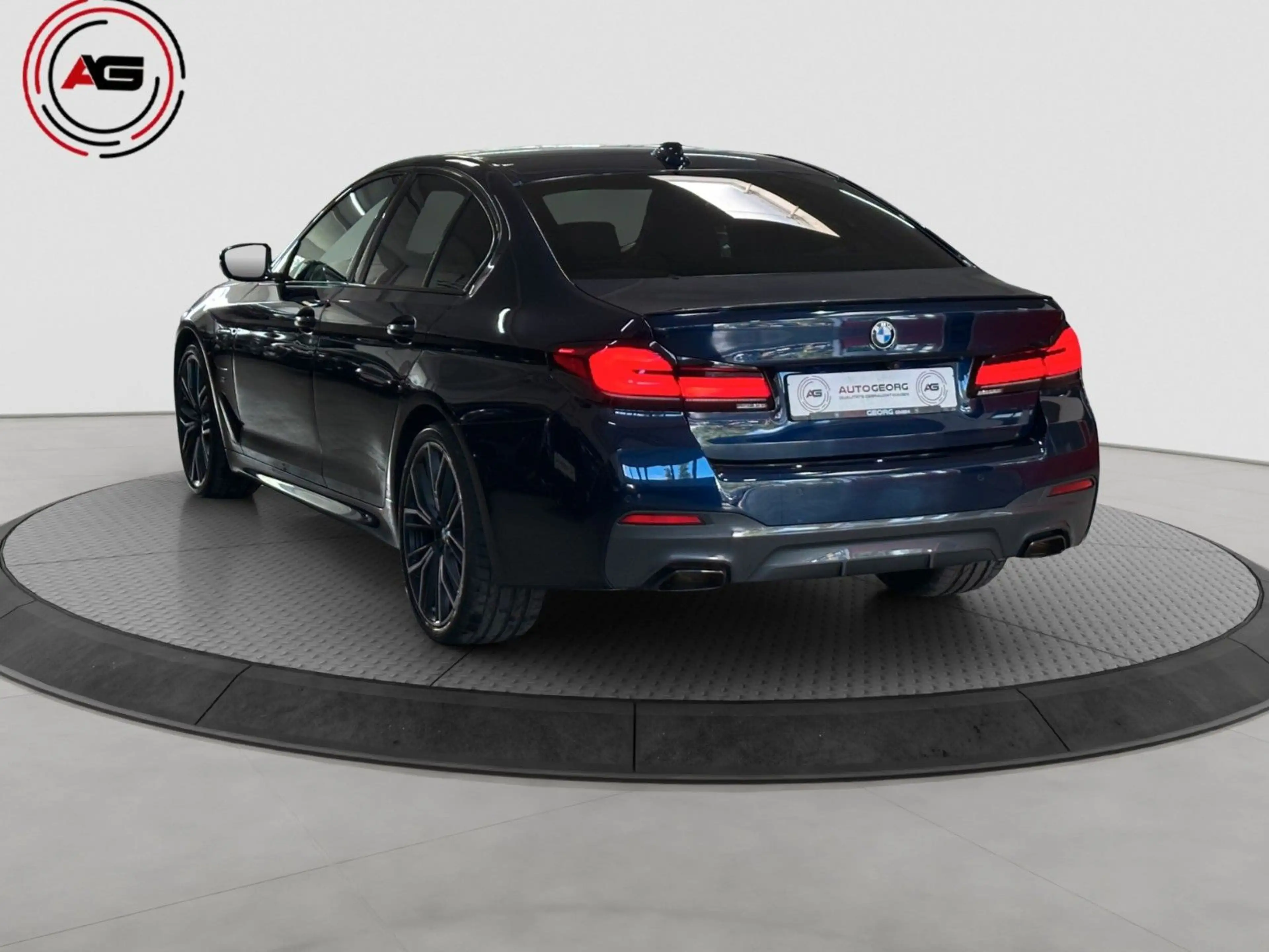 BMW 545 e xDr M-SPORT LC.PRO CARPLAY H/K HUD 360° — photo 7