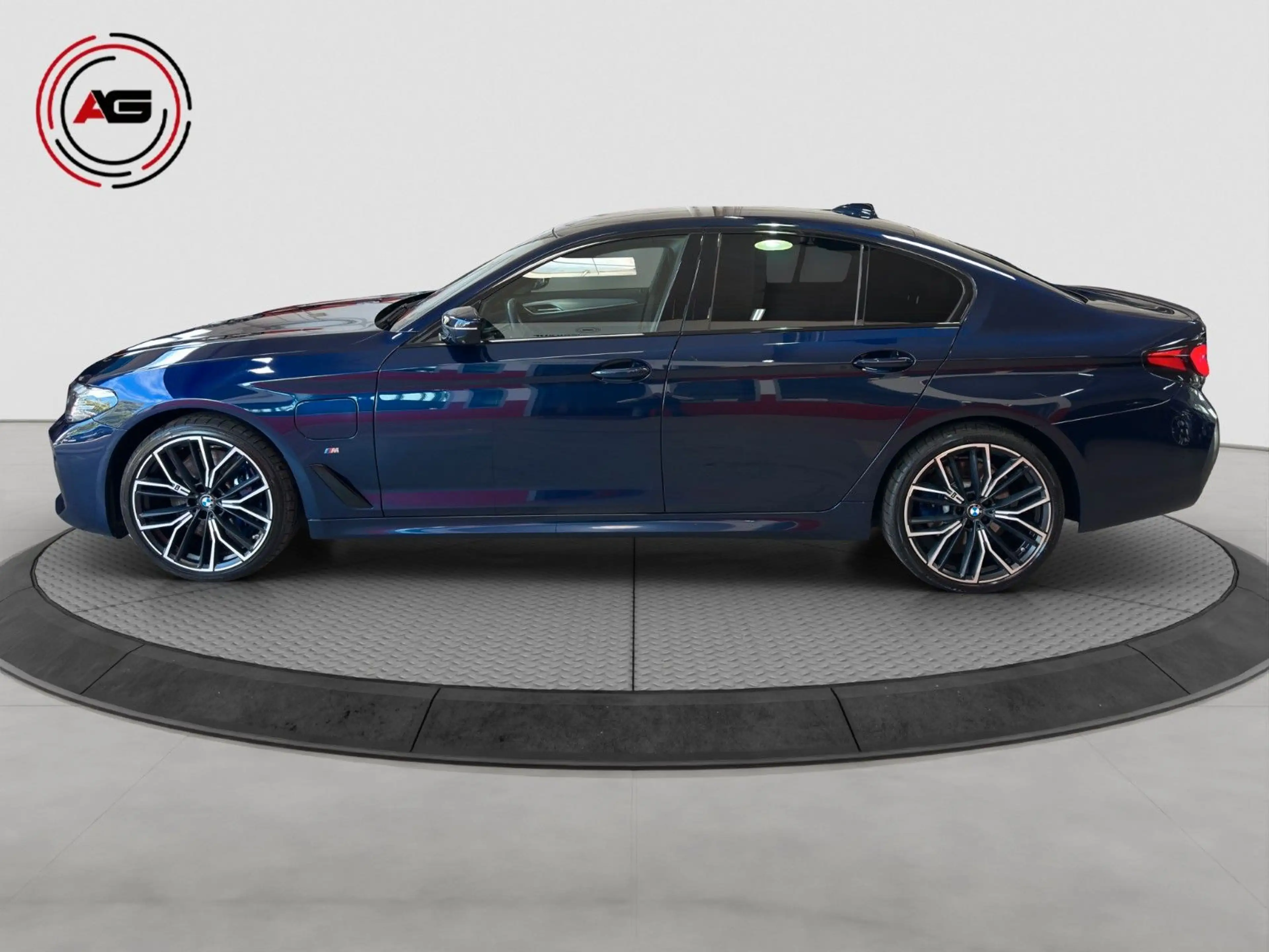 BMW 545 e xDr M-SPORT LC.PRO CARPLAY H/K HUD 360° — photo 8