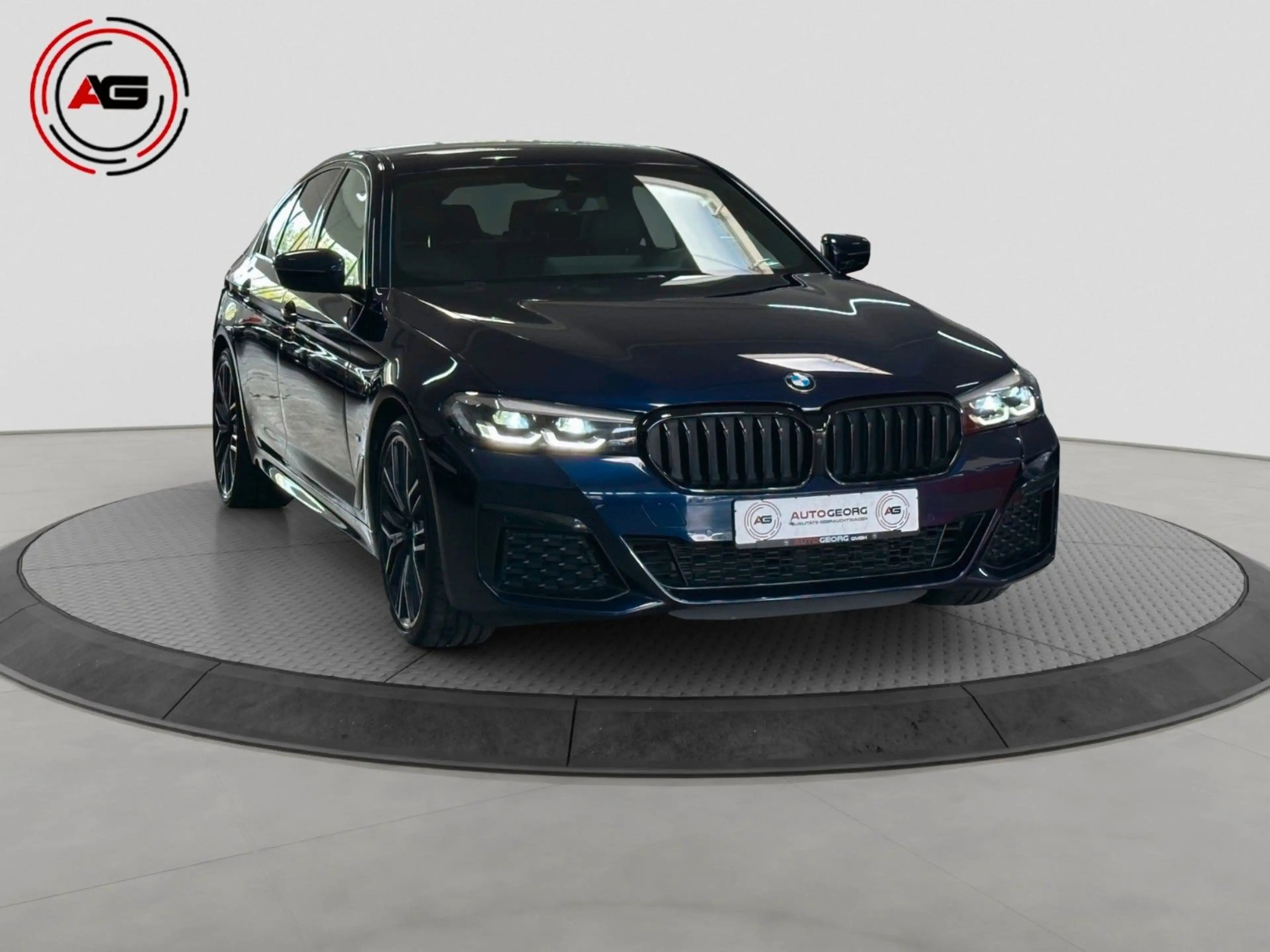 BMW 545 e xDr M-SPORT LC.PRO CARPLAY H/K HUD 360° — photo 3