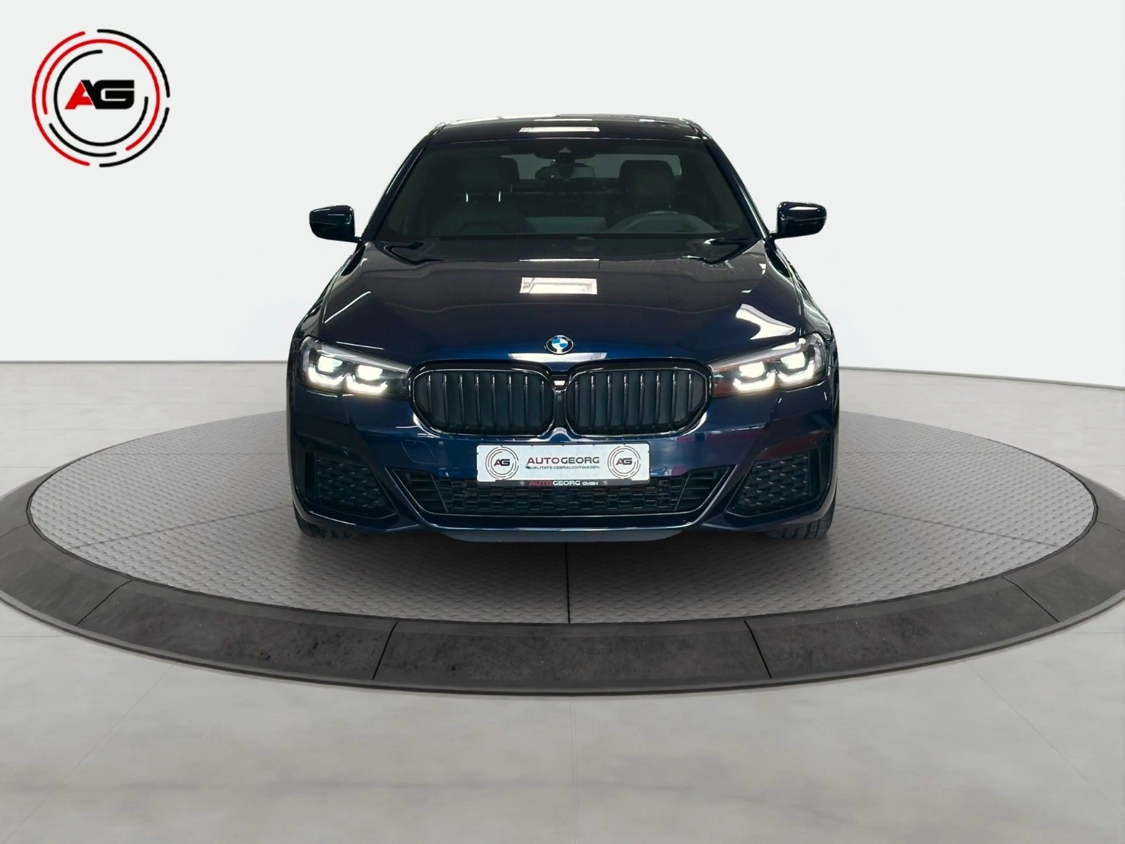 BMW 545 e xDr M-SPORT LC.PRO CARPLAY H/K HUD 360° — photo 2