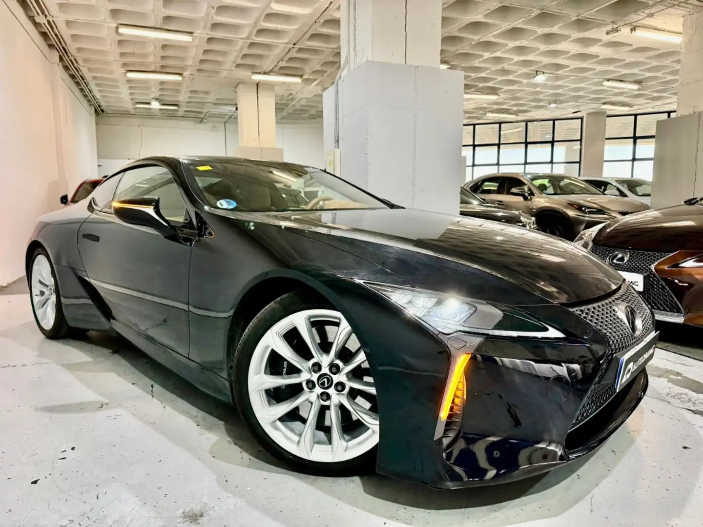 Lexus LC 500h Sport + Schwarz - 2