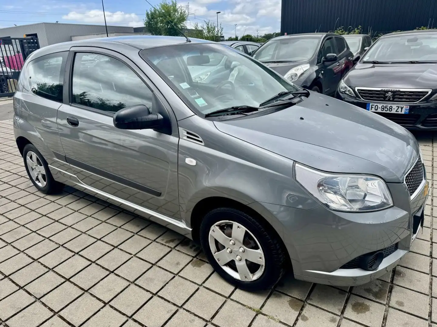 Chevrolet Aveo 1.2 16V 84 Gris - 2