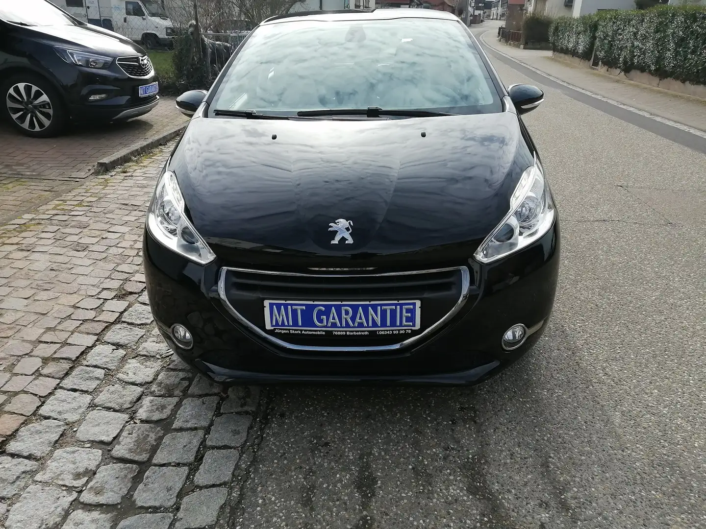 Peugeot 208 Allure Navi+Sportsitze+LM-Räder Schwarz - 1