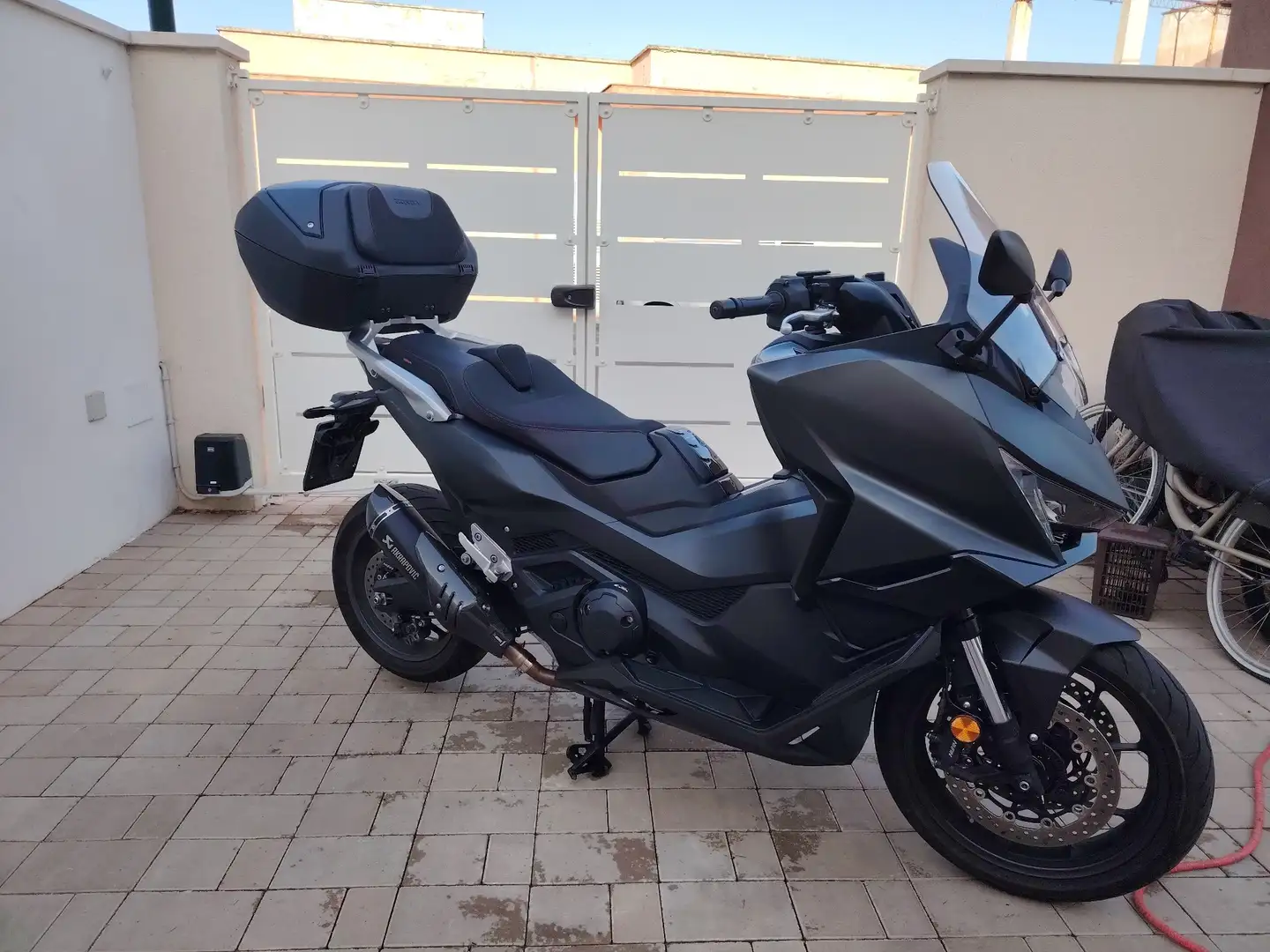 Honda Forza 750 urban, bauletto, scarico akrapovic, sella comfort Nero - 1