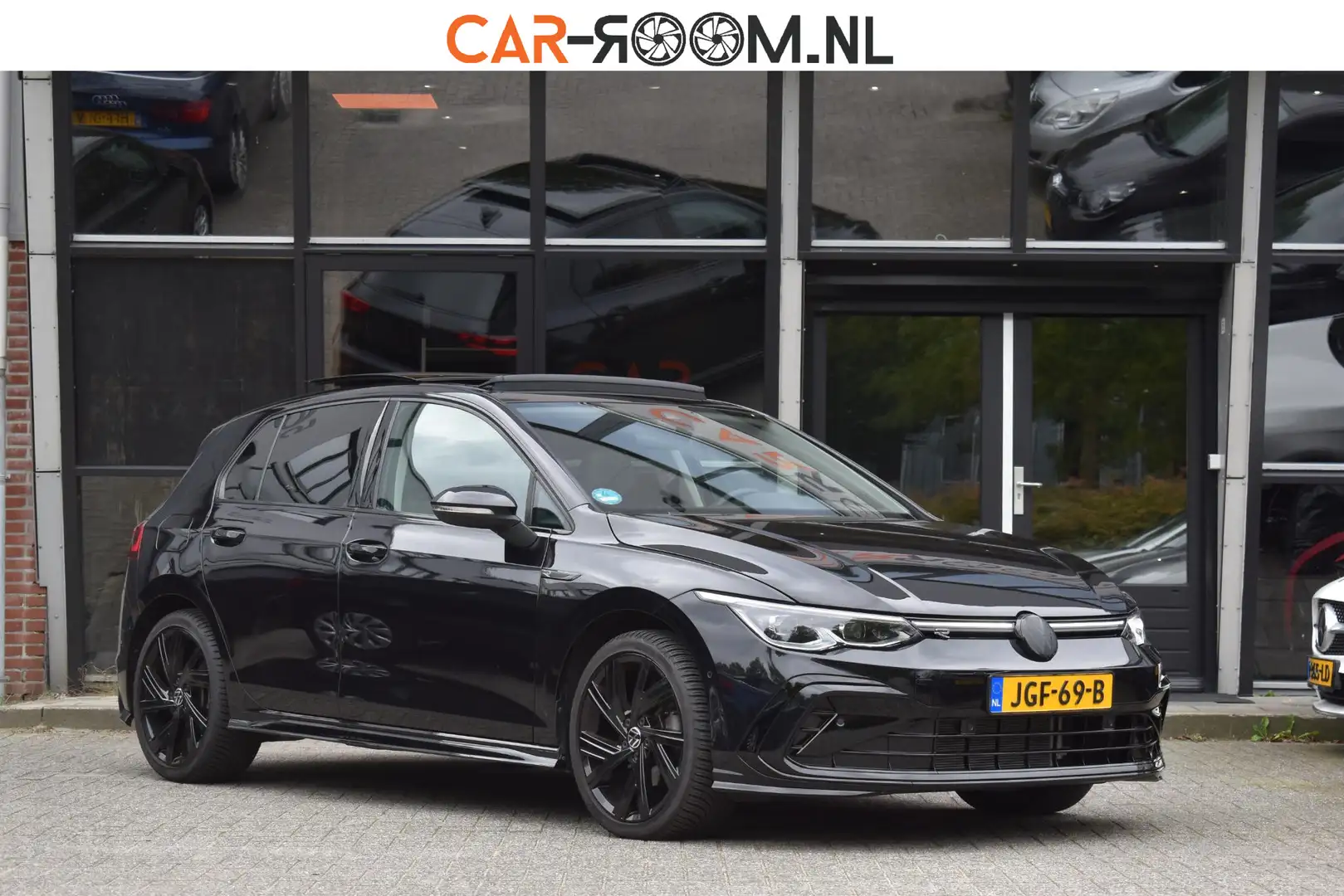 Volkswagen Golf 1.5 eTSI R Line IQ Pano Massage Stuurvw Sfeer D.Ho Zwart - 1