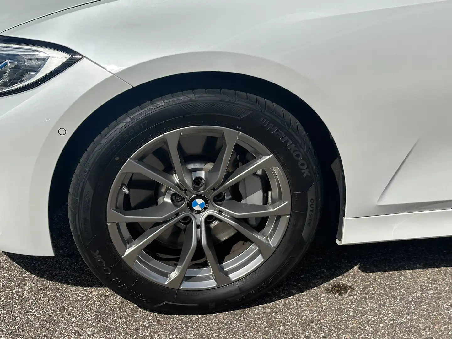 BMW 330 i A Sport Line DAB WLAN Pano.Dach RFK Shz Alb - 2