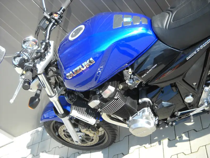 Suzuki GSX 1400 - foto 7
