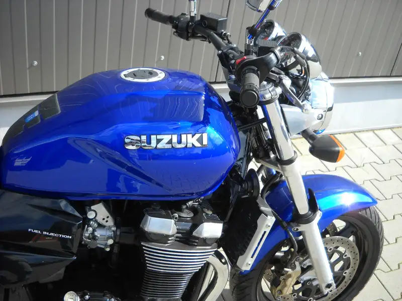 Suzuki GSX 1400 - foto 5