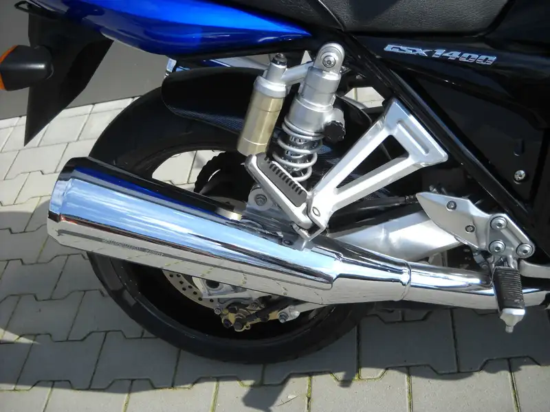 Suzuki GSX 1400 - foto 6