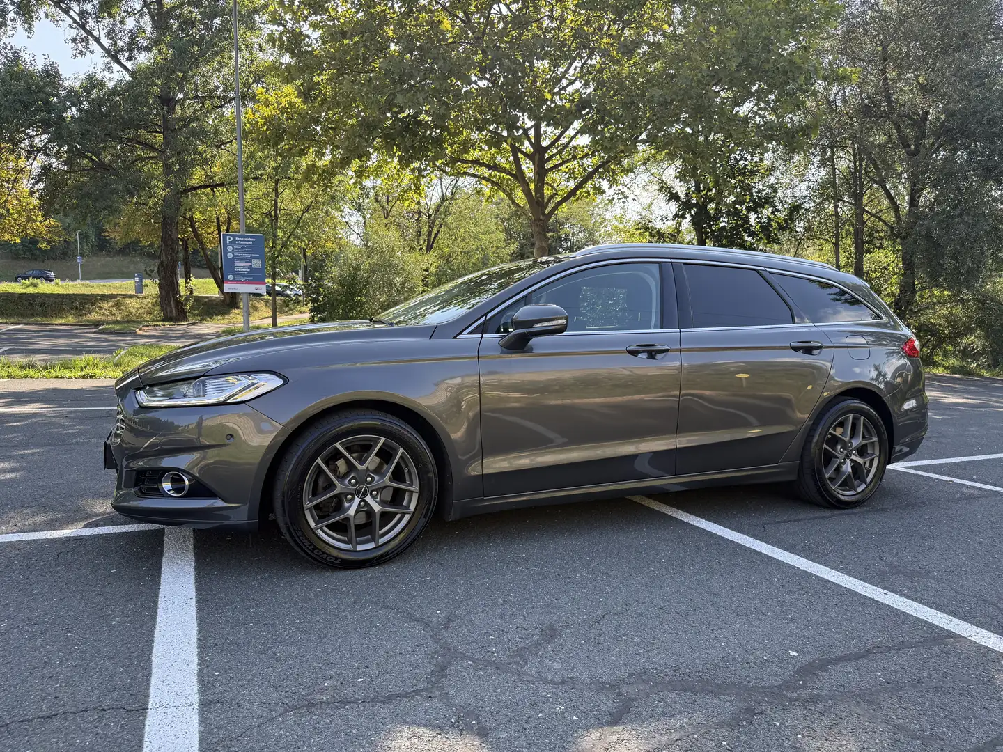 Ford Mondeo Traveller Titanium 2,0 TDCi AWD Start/Stop Aut. Grau - 2