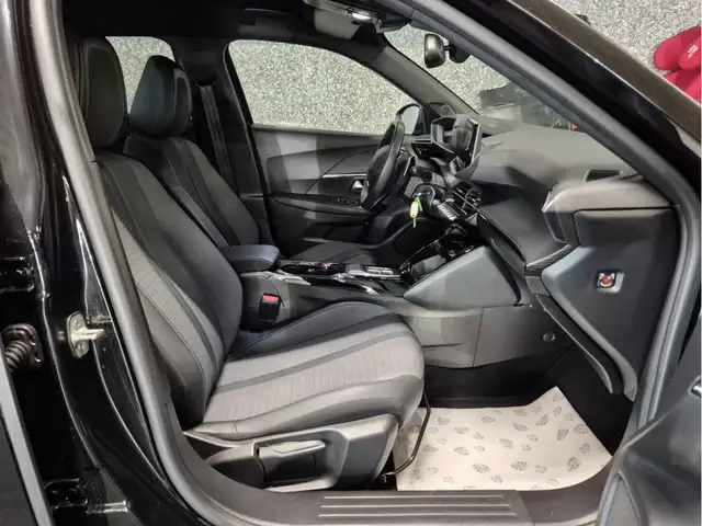 Peugeot 2008 view 4